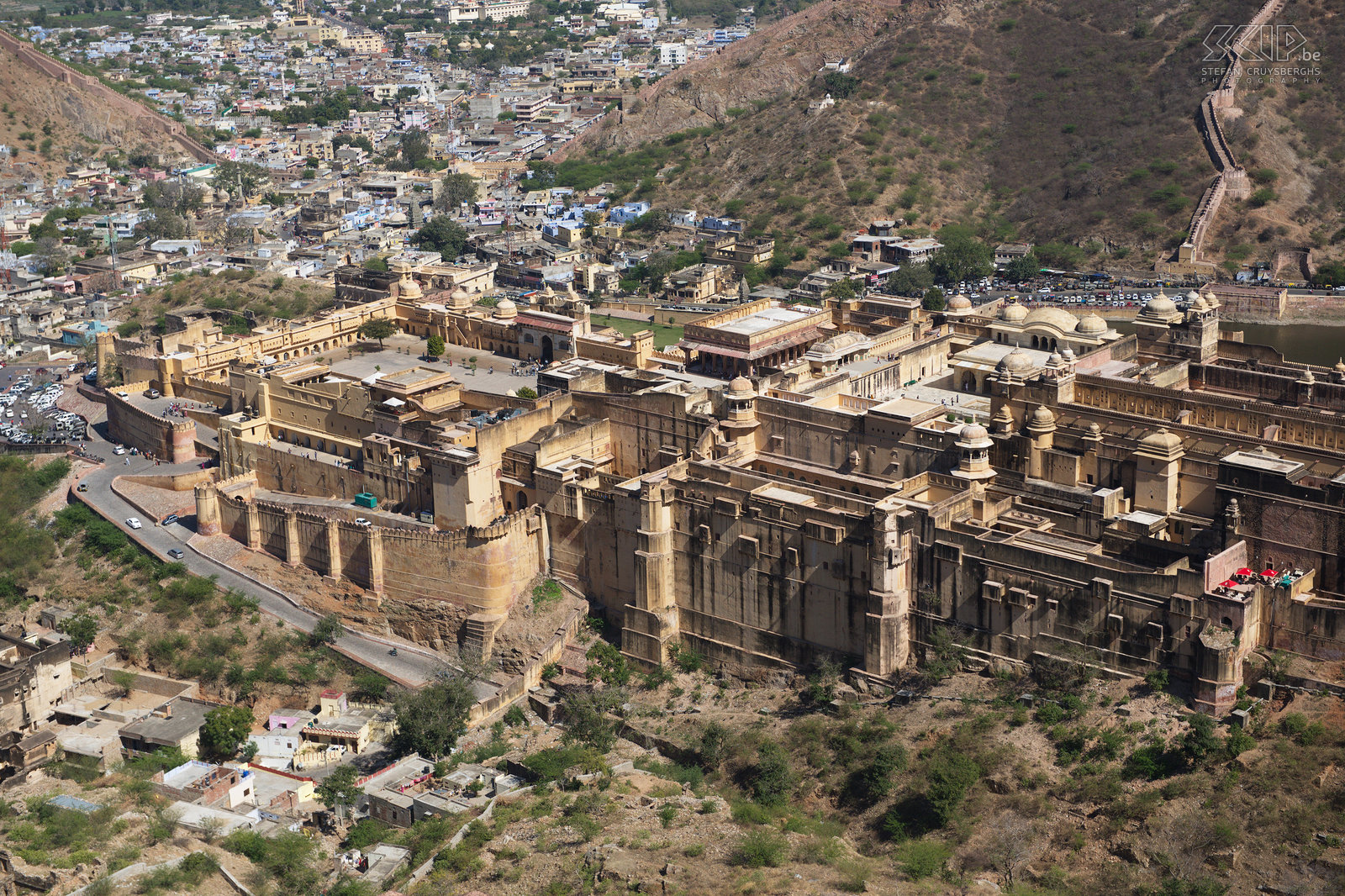 Jaipur - Amber fort Vanaf het Jaigarh fort heb je een schitterend zicht op het indrukwekkende Amber fort. Stefan Cruysberghs